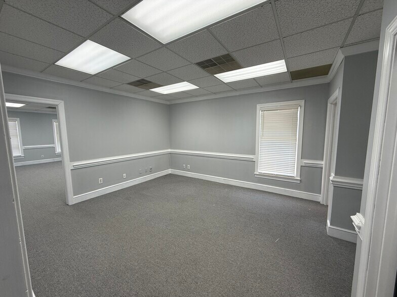 More Photos Of 2605 W Roosevelt Blvd, Monroe Loft Creative Space For Lease