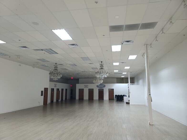 More Photos Of 4343 Gannon Ln, Dallas General Retail For Lease