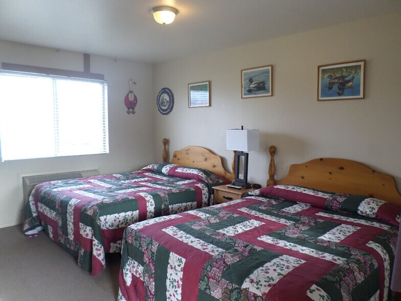 More Photos Of 177 S Main St, Hatch Hotel For Sale