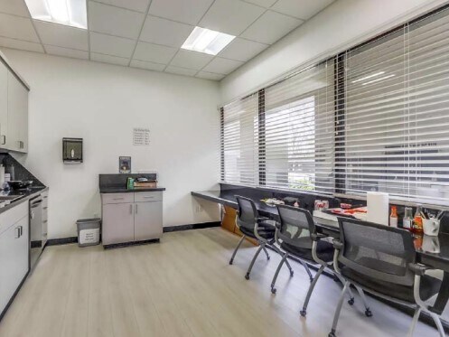 More Photos Of 5947-5951 Variel Ave, Woodland Hills Office For Sale