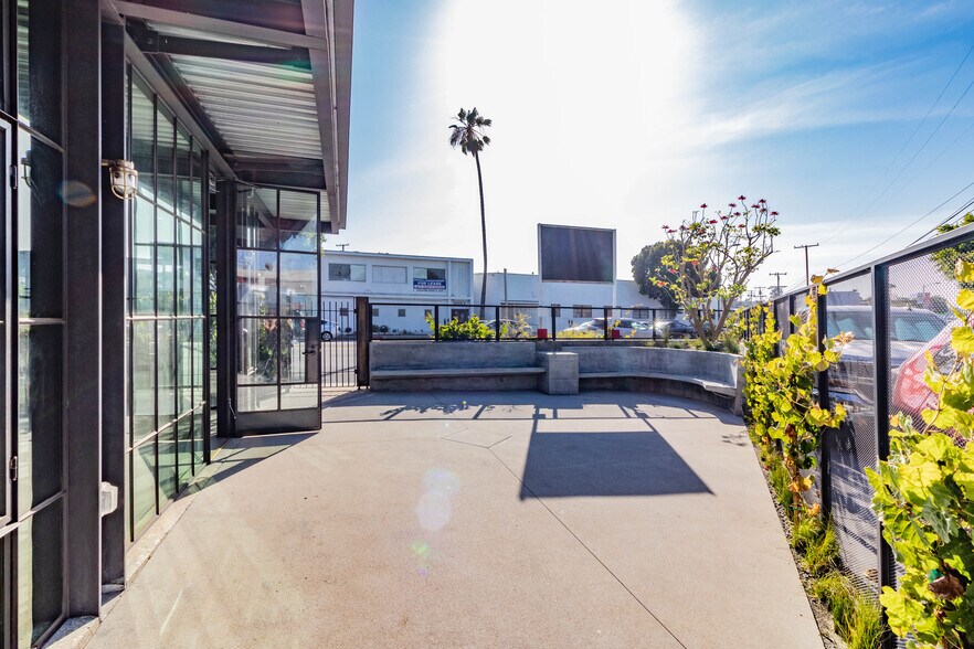 More Photos Of 3050 S La Cienega Blvd, Culver City Storefront Retail Office For Lease