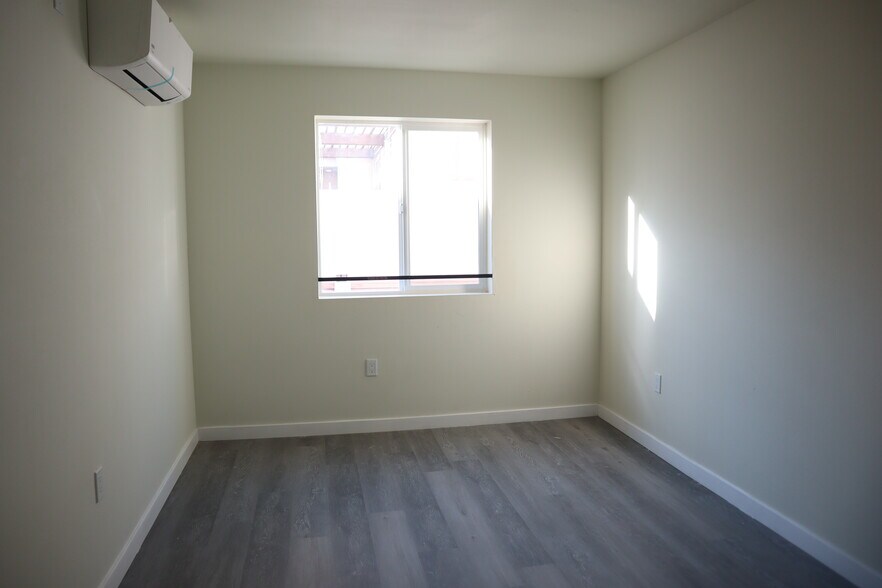 More Photos Of 1516 W 12th Pl, Los Angeles Apartments For Sale
