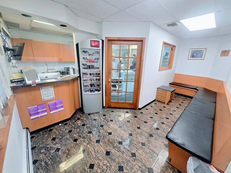 More Photos Of 3018 31st Ave, Astoria Storefront Retail Residential For Lease
