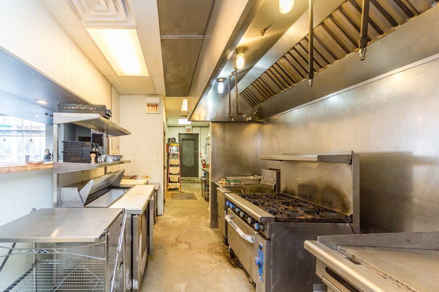 More Photos Of 1912 N Western Ave, Chicago Restaurant For Lease