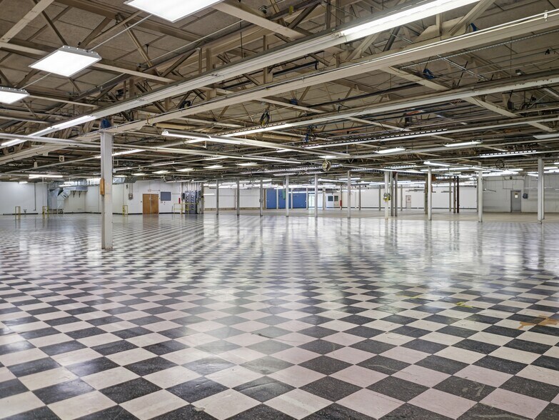 More Photos Of 857 Willow Cir, Hagerstown Manufacturing For Lease