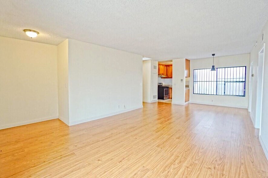 More Photos Of 933 New Depot St, Los Angeles Apartments For Sale