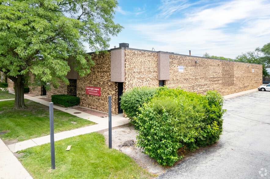 More Photos Of 8101-8149 N Austin Ave, Morton Grove Flex For Lease
