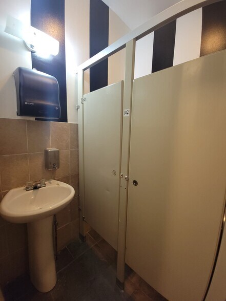 More Photos Of 244 Mulberry St, Newark Storefront Retail Residential For Lease