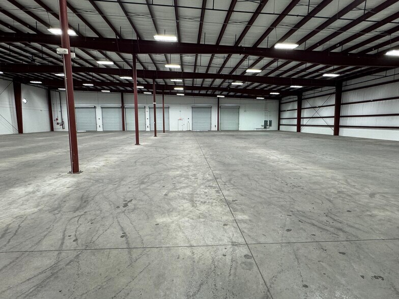 More Photos Of 6150 Metro Plex Dr, Fort Myers Warehouse For Sale