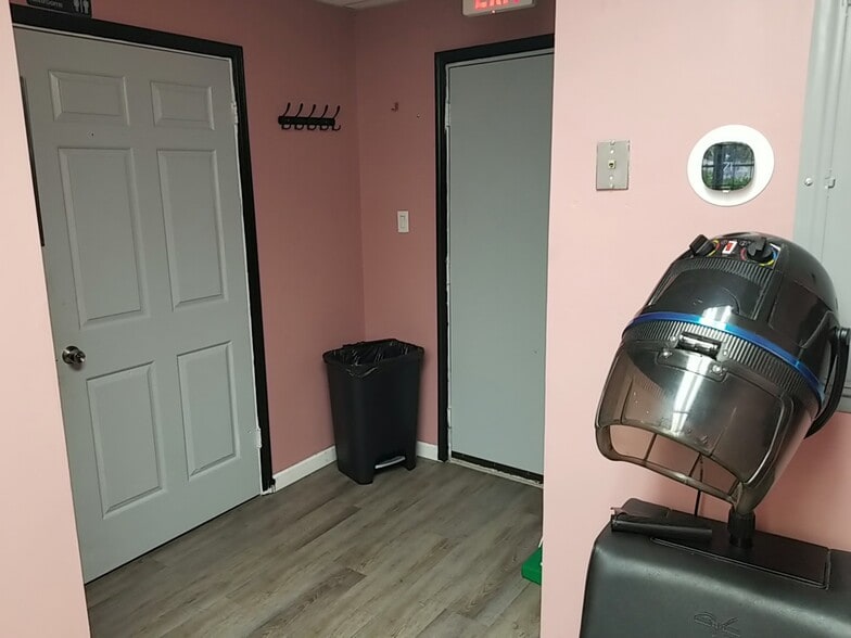 More Photos Of 4700 Stamp Rd, Marlow Heights General Retail For Lease