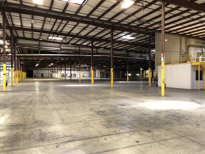 More Photos Of 2224 W College Ave, Normal Manufacturing For Lease