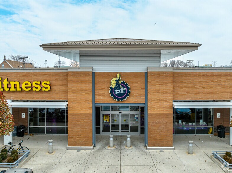 More Photos Of 2504-2548 W Cermak Rd, Chicago Supermarket For Lease