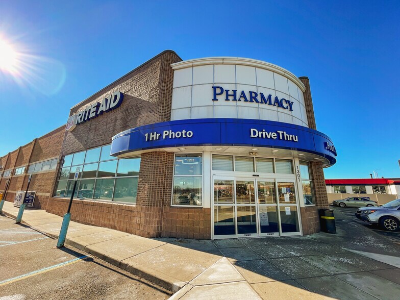 More Photos Of 1301 W 14 Mile Rd, Clawson Freestanding For Lease