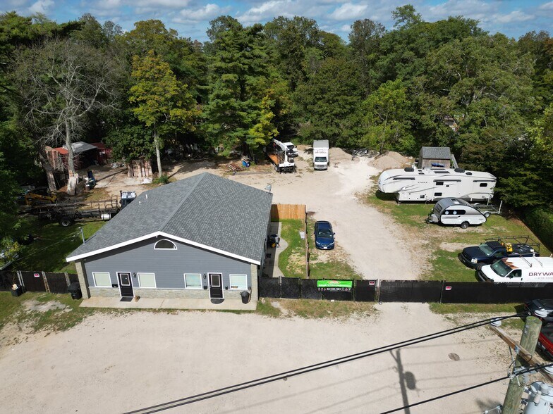 More Photos Of 2801 Montauk Hwy, Brookhaven Office For Lease