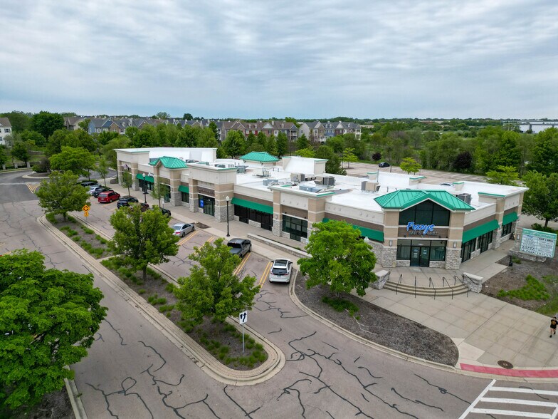 More Photos Of 1021-1057 Fountain View Dr, Carol Stream General Retail For Lease