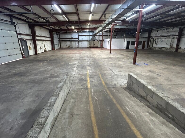 More Photos Of 817 N Cocoa Blvd, Cocoa Manufacturing For Lease