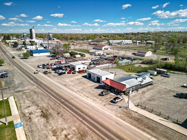 More Photos Of 425 S Main St, Choteau Garden Center For Sale