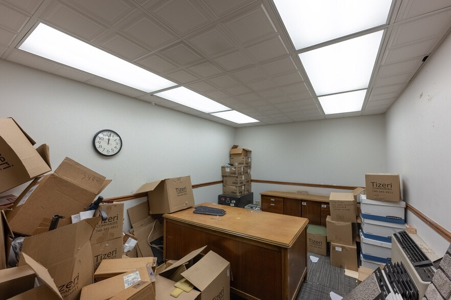 More Photos Of 80 Vine St, Newark Light Distribution For Sale