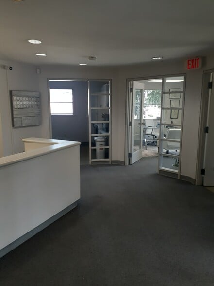 More Photos Of 7200 W Main St, Belleville Office For Lease