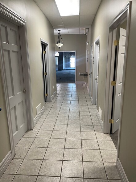 More Photos Of 1401 E Douglas Ave, Wichita Office For Lease