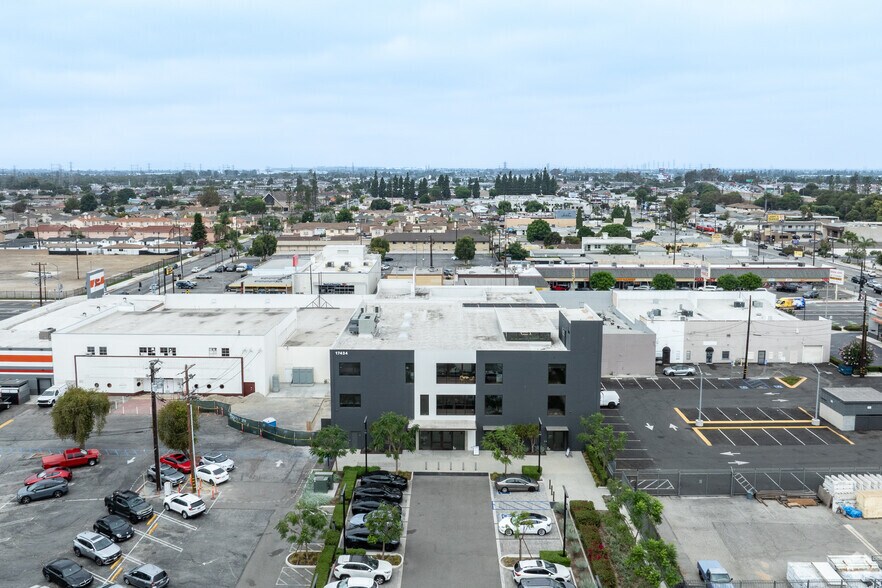 More Photos Of 17434 Bellflower Blvd, Bellflower General Retail For Lease
