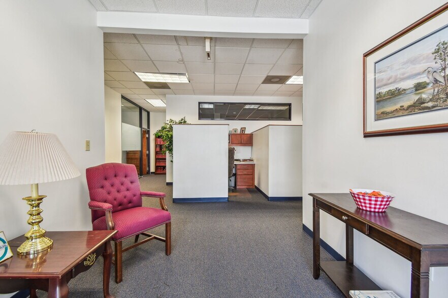 More Photos Of 10901 Danka Cir N, Saint Petersburg Office For Sale
