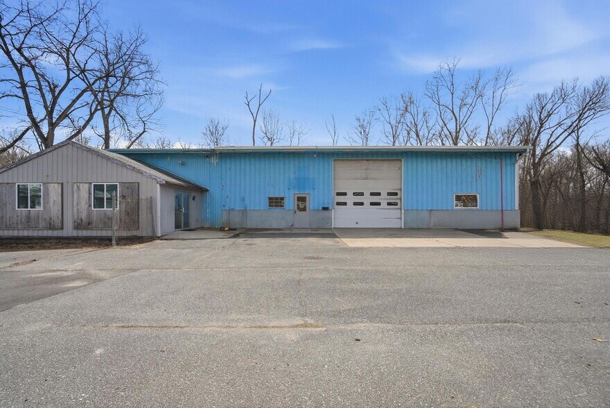 More Photos Of 14 Easthampton Rd, Northampton Warehouse For Lease