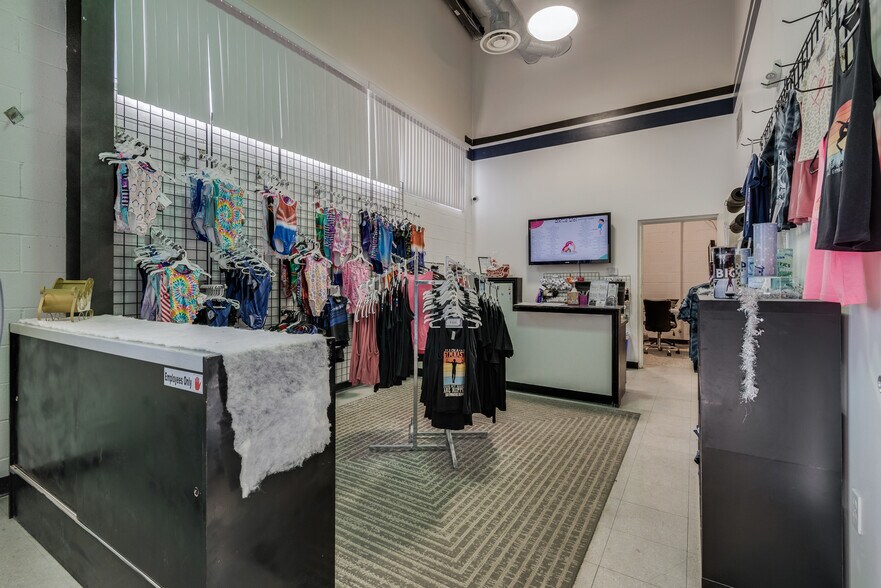 More Photos Of 3250 N Bronco St, Las Vegas General Retail For Sale
