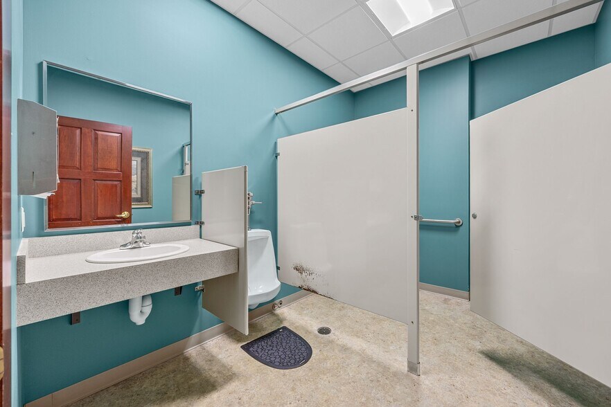 More Photos Of 3414 Mount Vernon Rd SE, Cedar Rapids Office For Sale