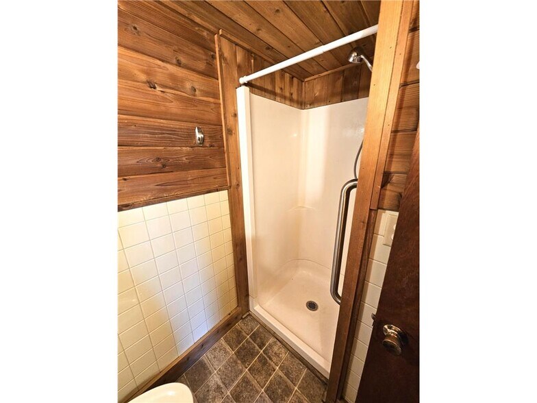 More Photos Of 905 E Fifth St, Blue Earth Apartments For Sale