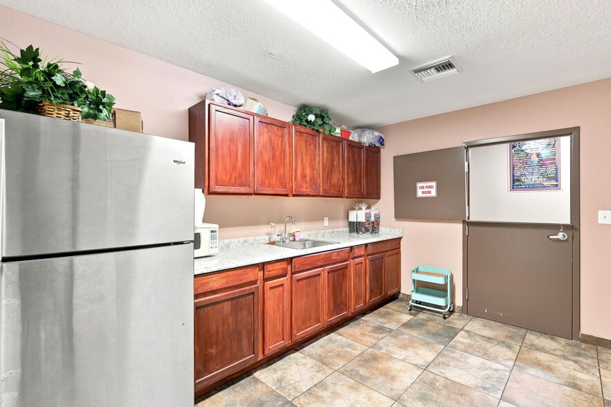 More Photos Of 3075 N Goldenrod Rd, Winter Park Religious Facility For Sale