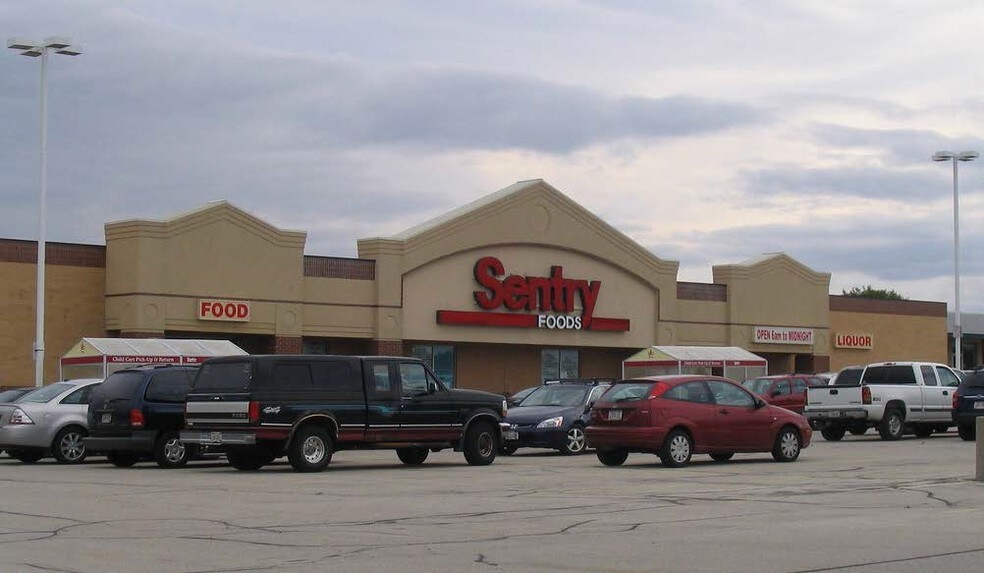 More Photos Of 101-215 W Seven Hills Rd, Port Washington Supermarket For Lease