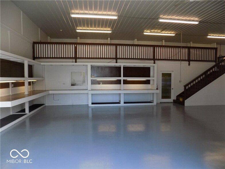 More Photos Of 1220 N Jackson St, Greencastle Flex For Sale