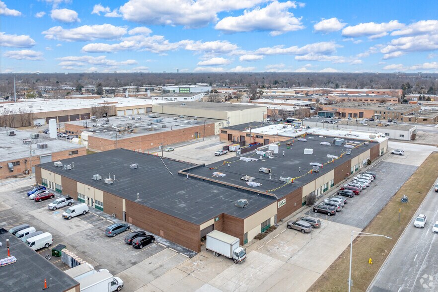 More Photos Of 5310-5352 S East Ave, Countryside Warehouse For Lease