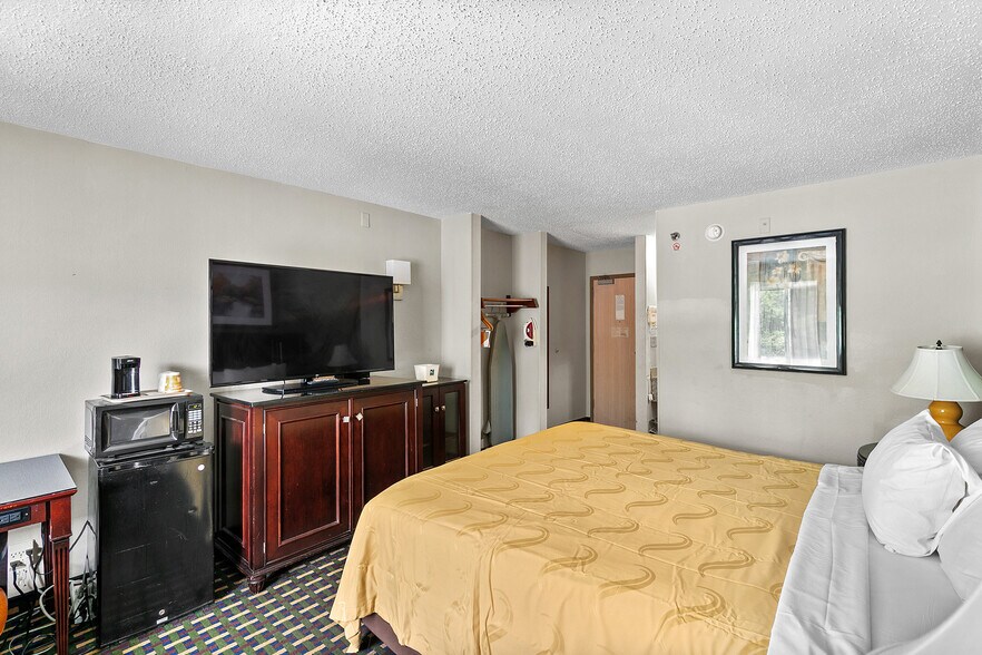 More Photos Of 155 Vulcan Rd, Birmingham Hotel For Sale