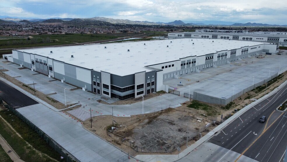 More Photos Of 3600 Redlands Ave, Perris Distribution For Lease