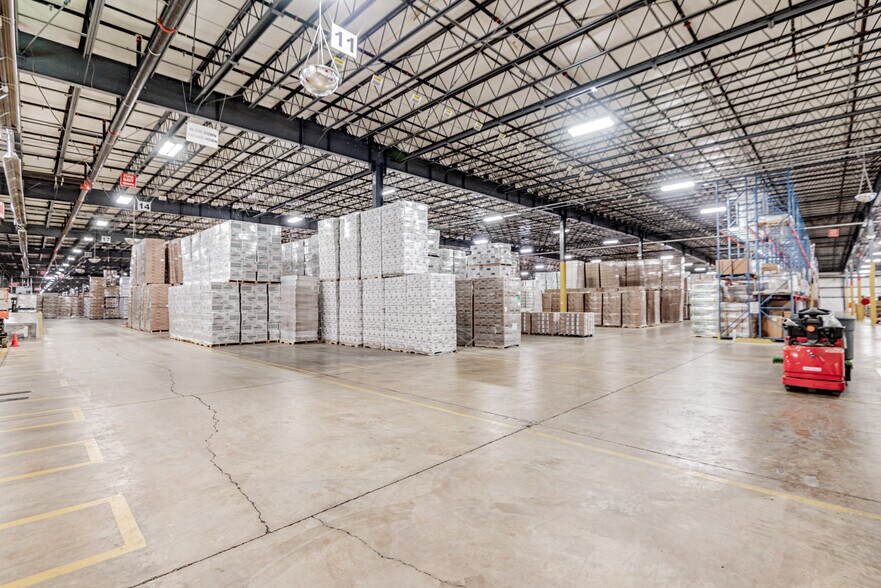 More Photos Of 999 Boundary Rd, Oshawa Warehouse For Lease