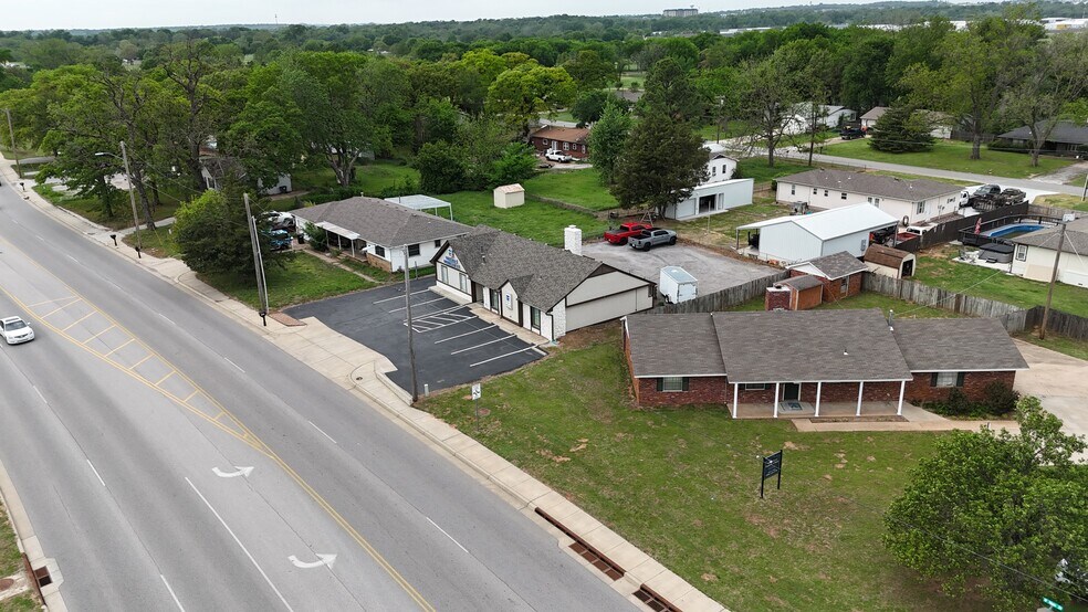 More Photos Of 1217 W Main St, Jenks Office For Lease