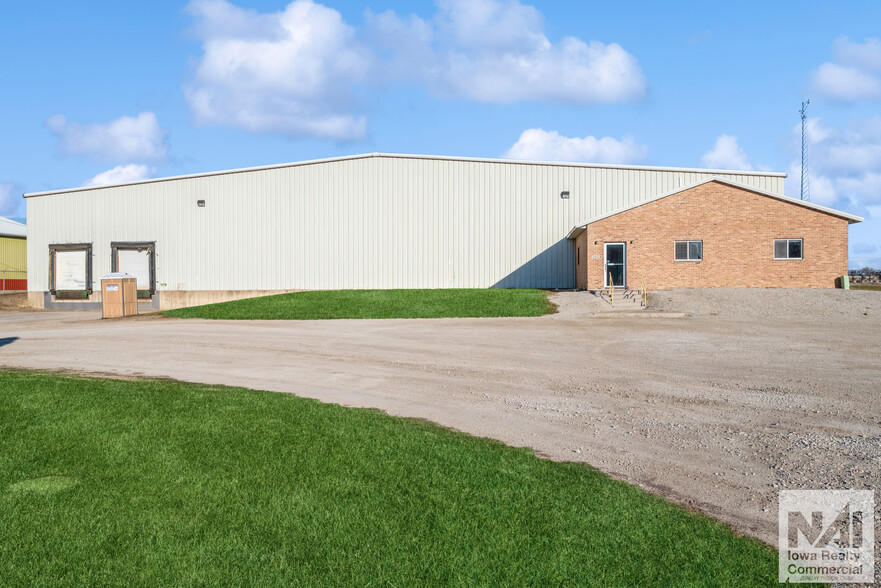 Primary Photo Of 1613 W 1st St, Vinton Warehouse For Lease