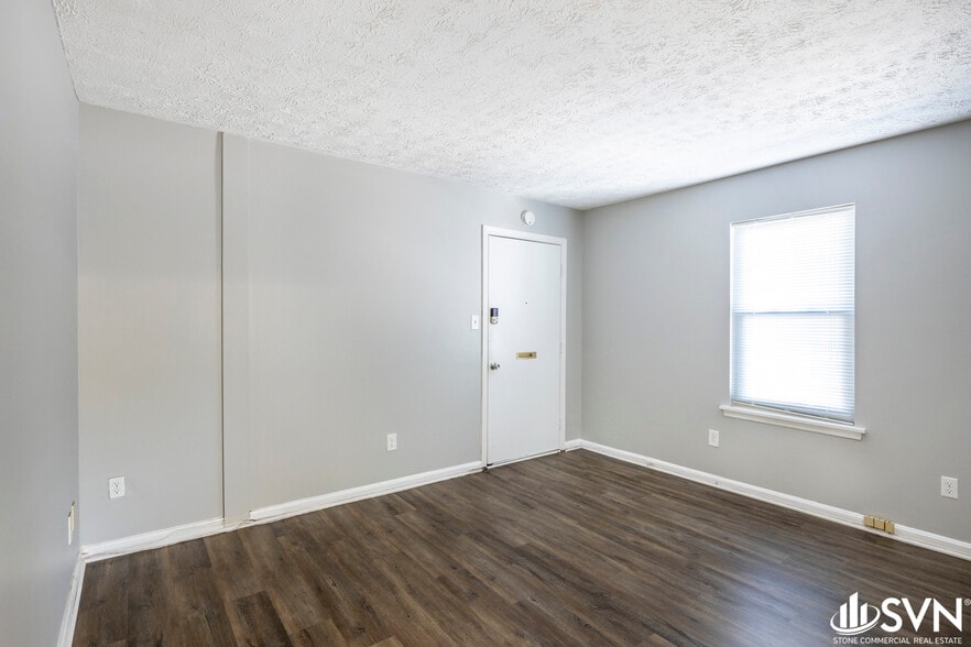 More Photos Of 261 Regency Cir, Lexington Office For Lease