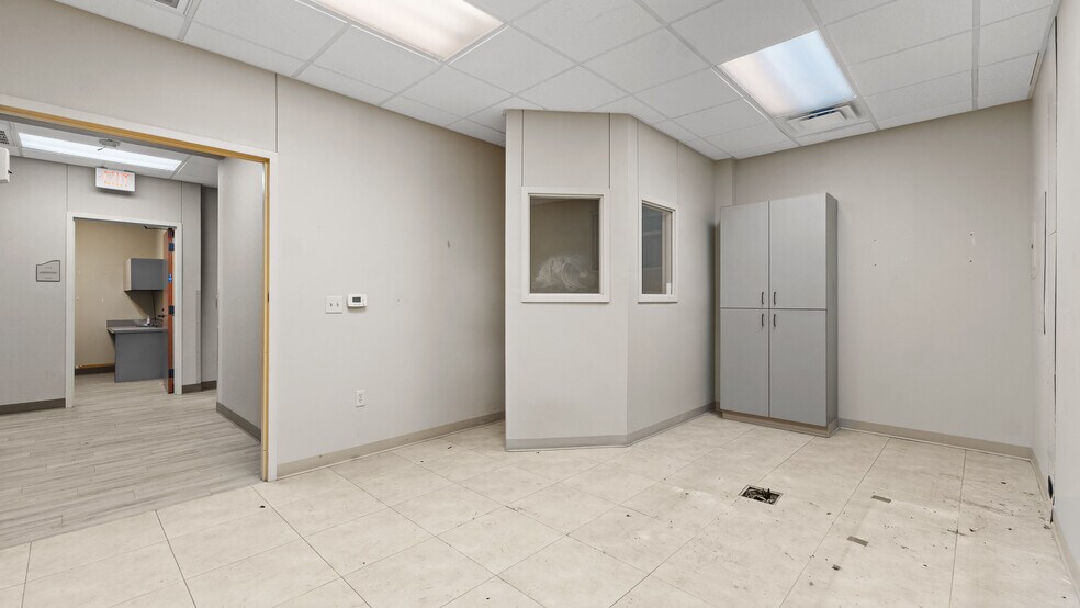 More Photos Of 910 James Bowie Dr, New Boston General Retail For Lease