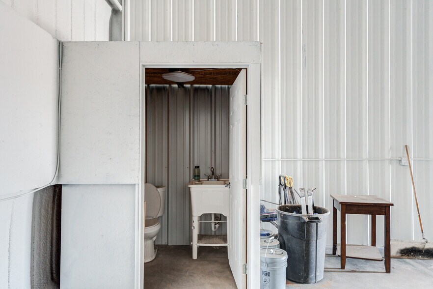 More Photos Of 4212 F M 2528, Lubbock Flex For Sale