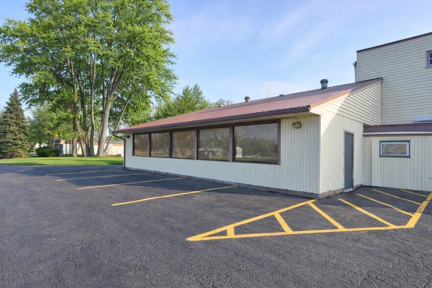 More Photos Of 369 Waterloo Geneva Rd, Waterloo Town Restaurant For Sale