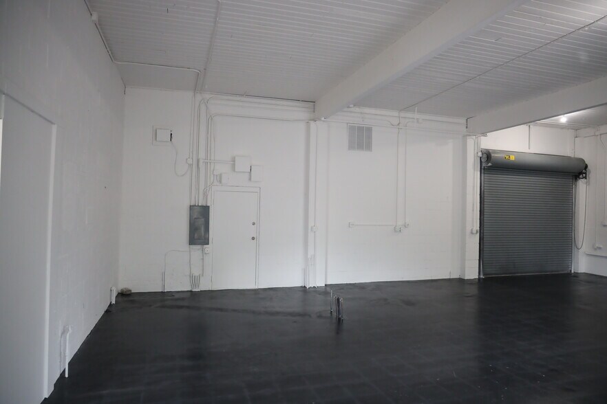 More Photos Of 8855 9th Ave SW, Seattle Convenience Store For Lease