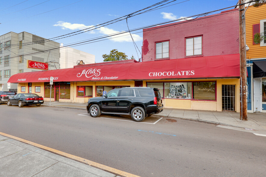 Primary Photo Of 4723-4739 SE Hawthorne Blvd, Portland Restaurant For Sale