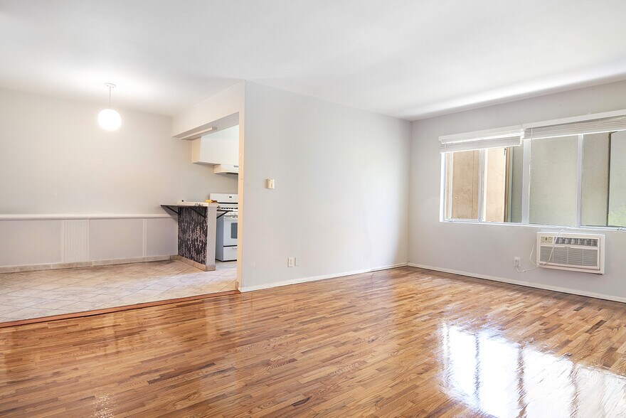 More Photos Of 7261 Franklin Ave, Los Angeles Apartments For Sale