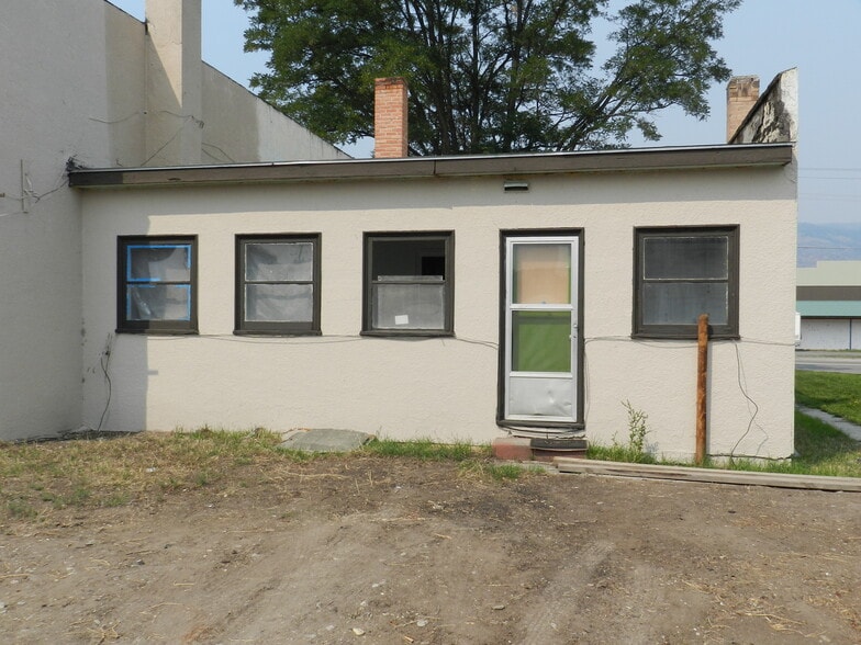 More Photos Of 104 Challis St, Salmon Warehouse For Sale