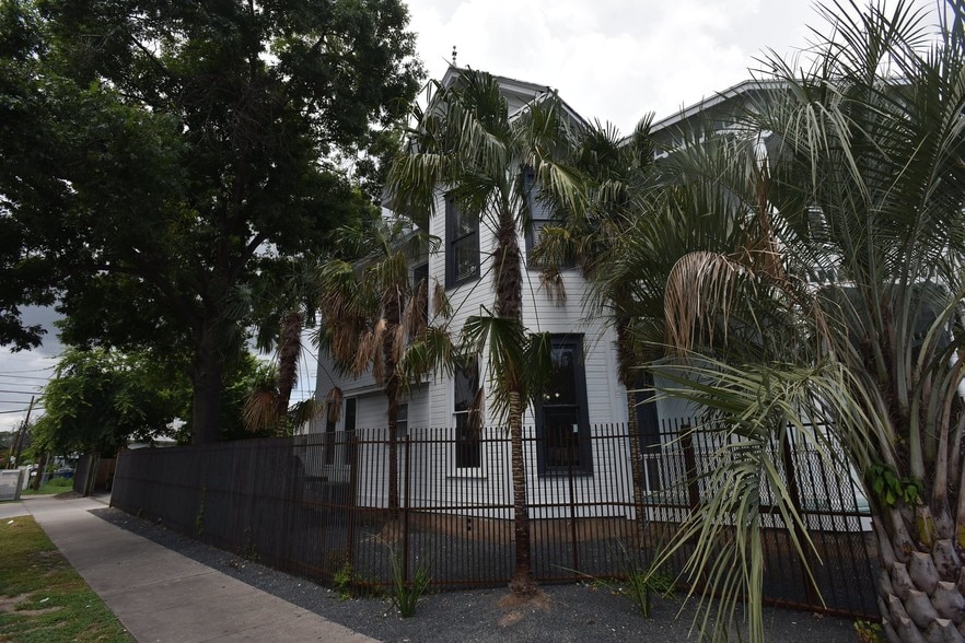 More Photos Of 1000 E Cesar Chavez St, Austin Loft Creative Space For Lease