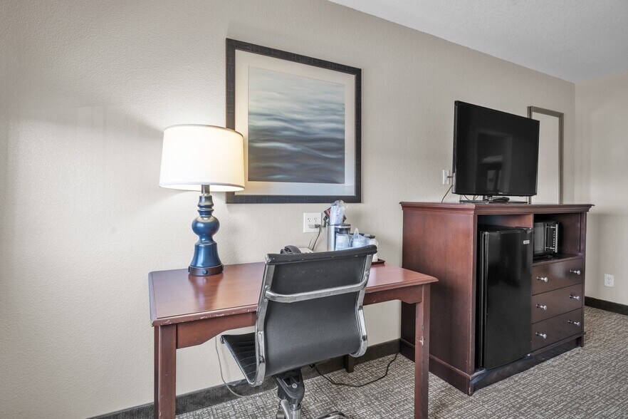 More Photos Of 4101 Parks Legado Rd, Odessa Hotel For Sale