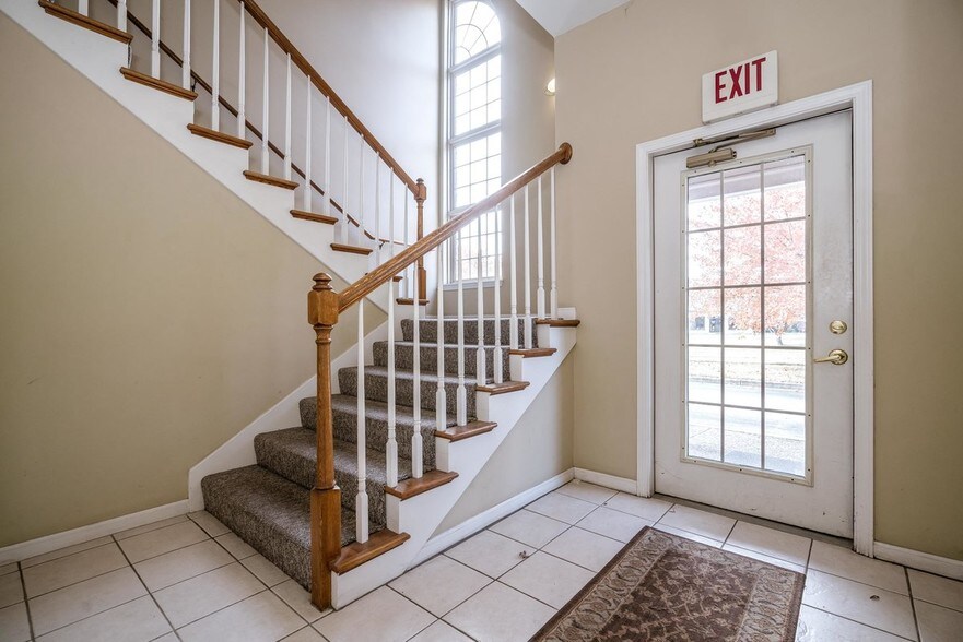 More Photos Of 1300 Gardiner Ln, Louisville Medical For Sale